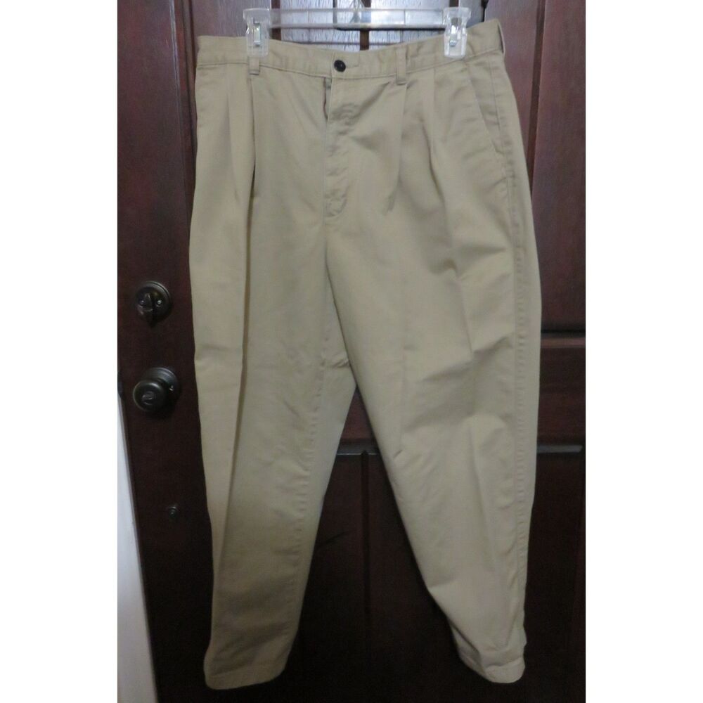 MEN'S DOCKERS PLEAT FRONT KHAKIS IN SIZE 33 /30